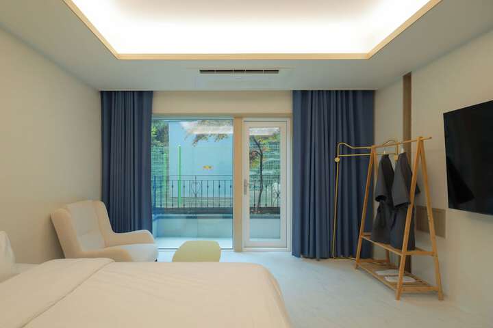 Room 62 of 80