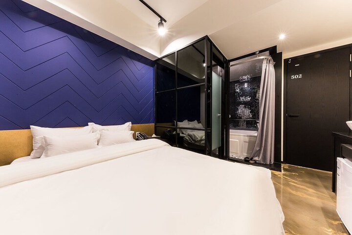 Room 15 of 43