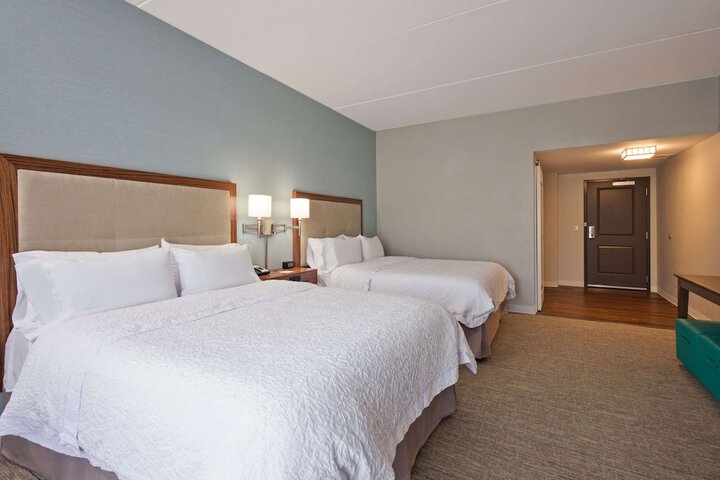 2 Queen Beds Mobility Accessible with Tub (6 of 6)