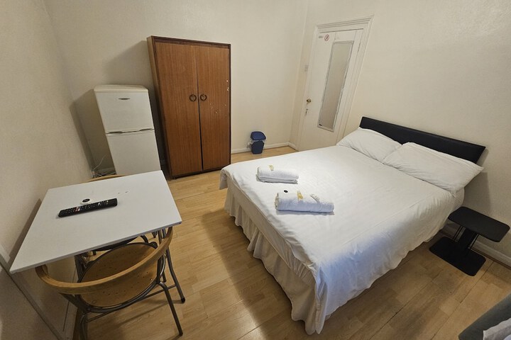 Room 32 of 64