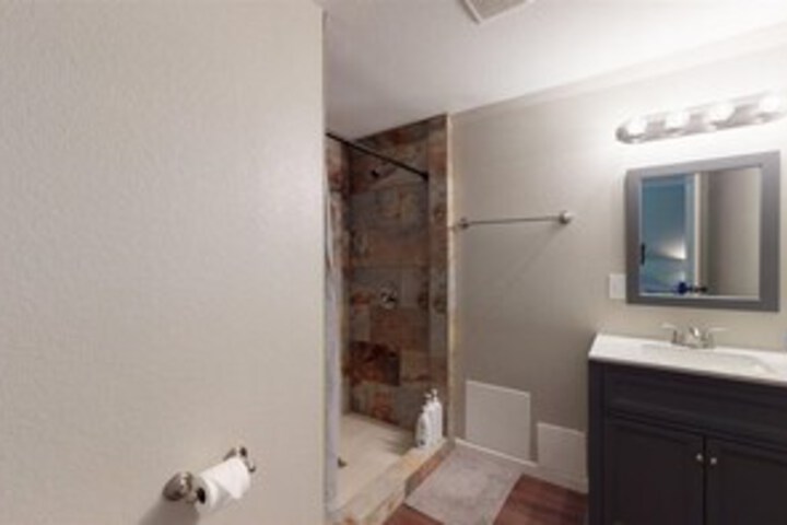Room 3 of 28