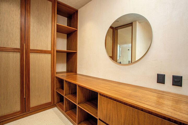 Room 211 of 740