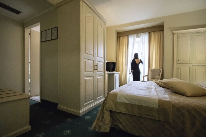 Room 25 of 54