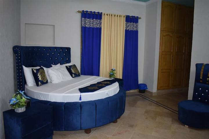 Room 4 of 7