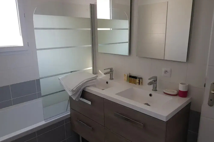 Room 7 of 18