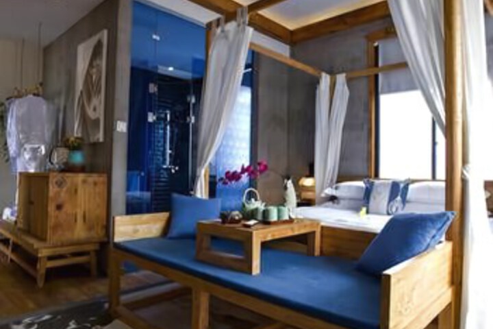 Room 6 of 7