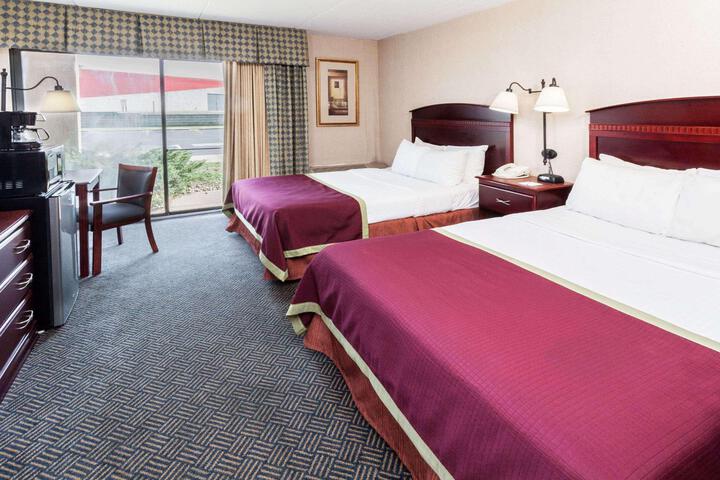 2 Double Beds (3 of 5)