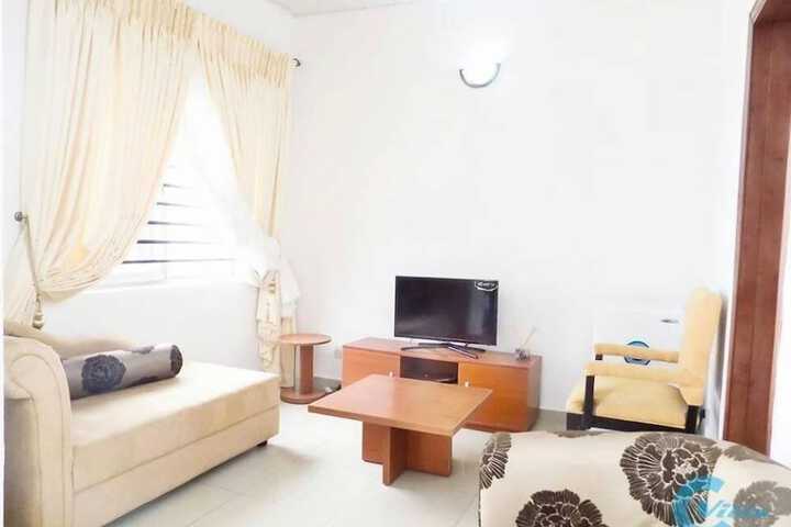 Room 6 of 8