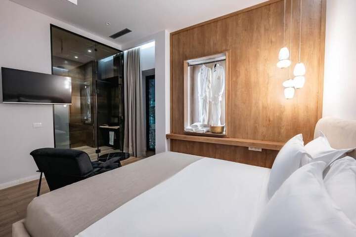 Room 15 of 189