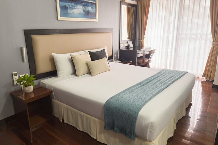 Room 5 of 38