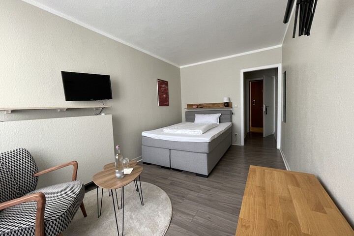 Room 5 of 128