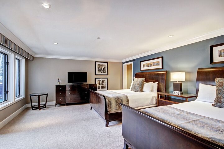 Room 27 of 302