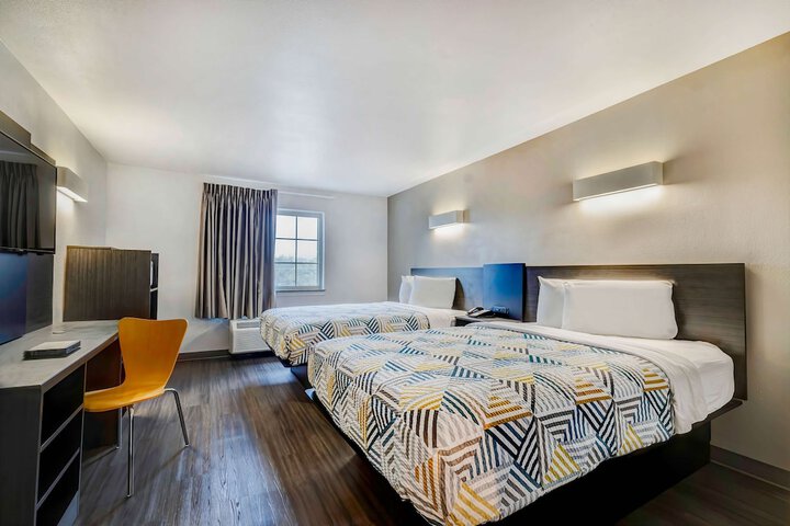2 Queen Beds (2 of 9)