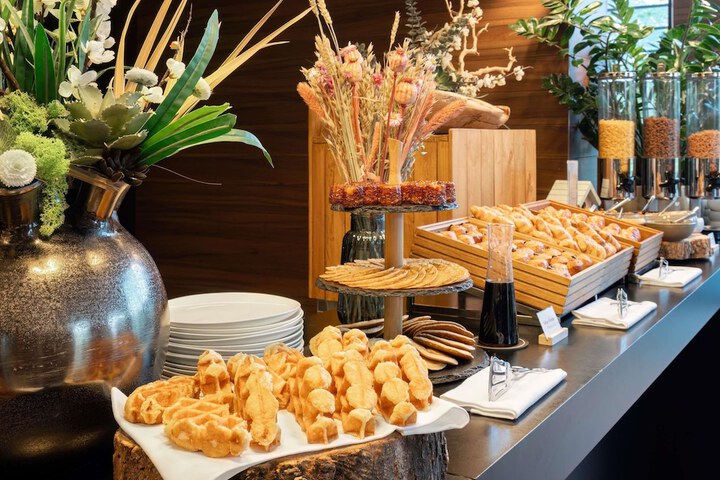 Breakfast/Coffee Service 87 of 181