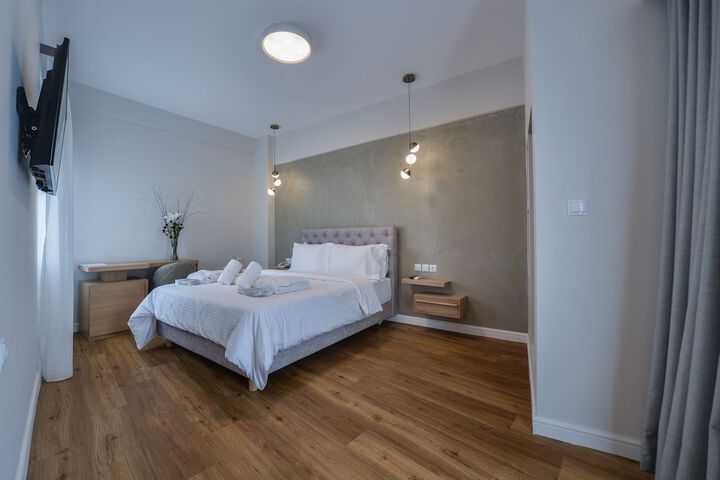 Room 2 of 100