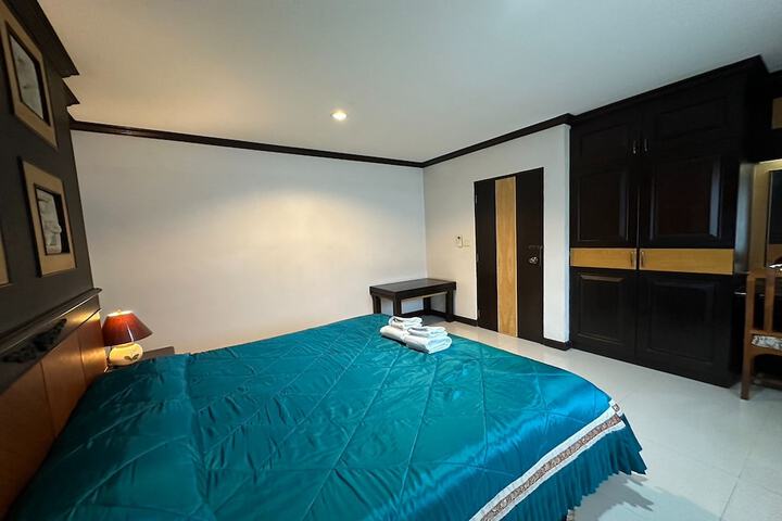Room 9 of 60