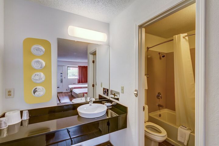 Room 21 of 33