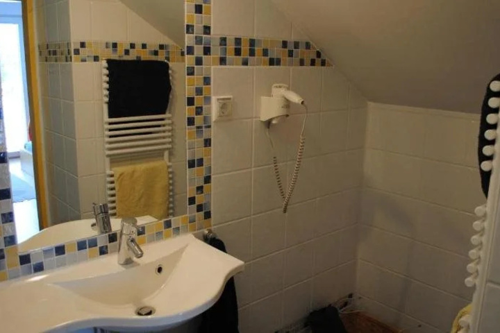 Room 6 of 15