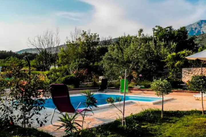 Pool 32 of 65