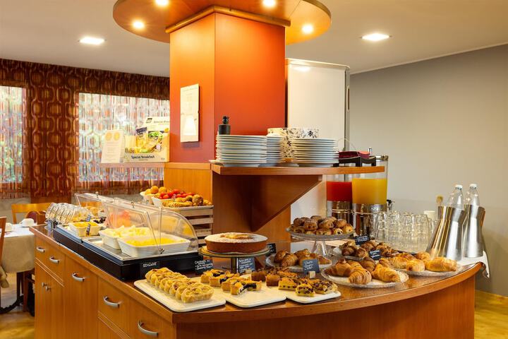 Breakfast/Coffee Service 49 of 68