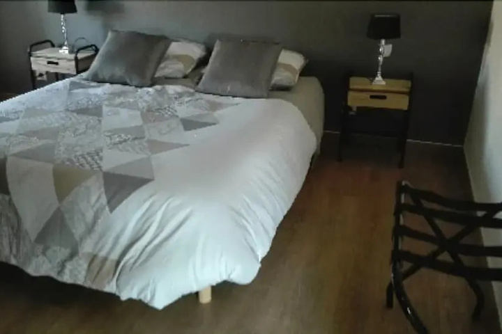 Room 5 of 9