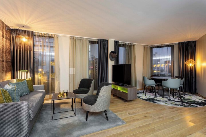Room 50 of 107