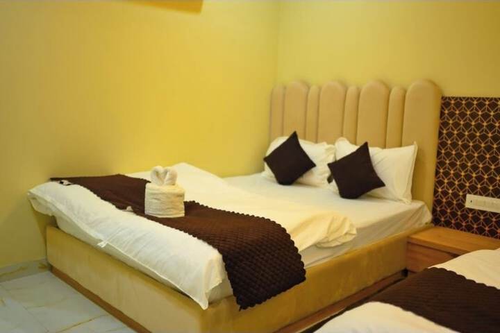 Room 4 of 7