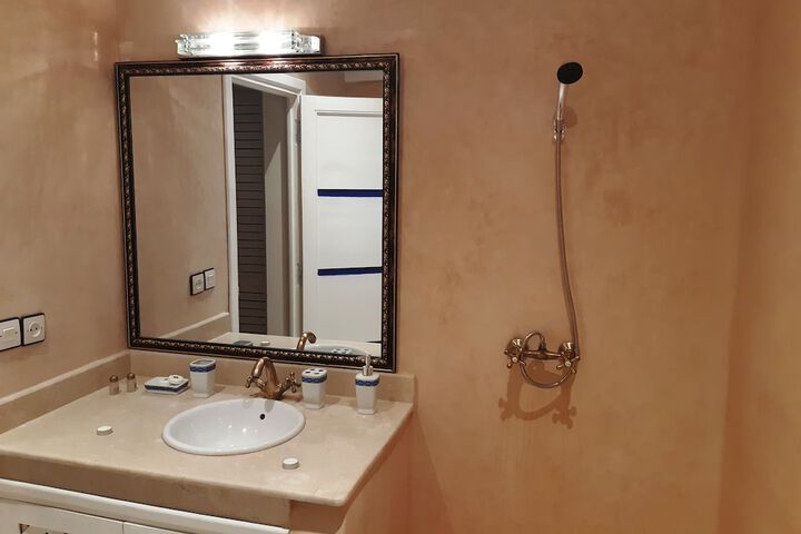 Room 9 of 19