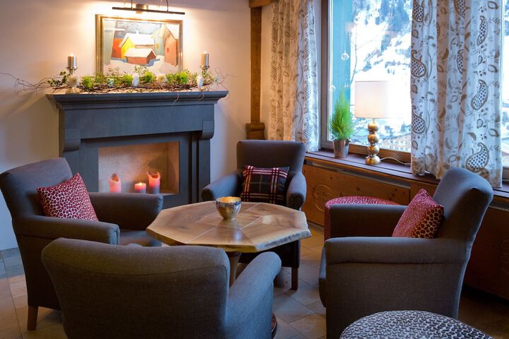Lounge 74 of 91