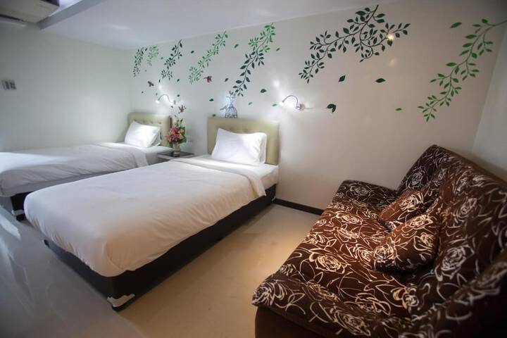 Room 13 of 34