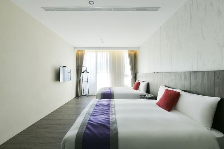 Room 5 of 51