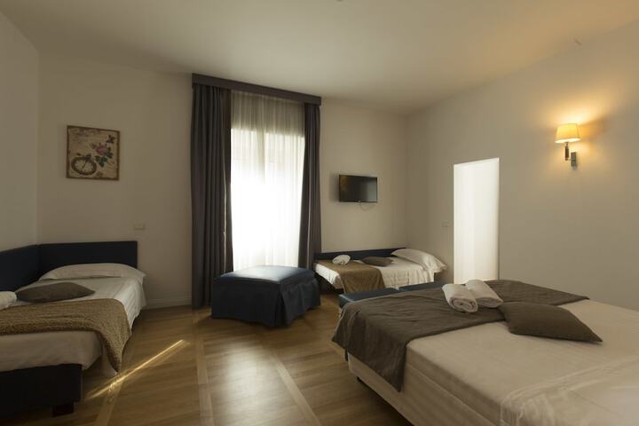 Room 12 of 169