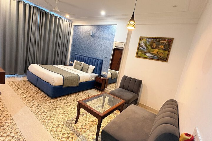 Room 12 of 31