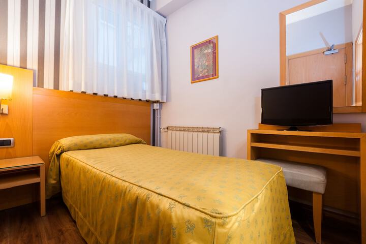 Room 13 of 73
