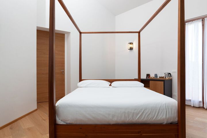 Room 4 of 82