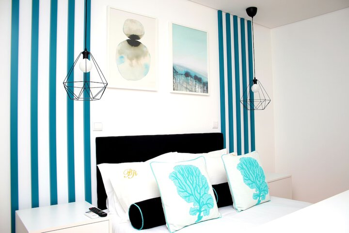 Room 4 of 36