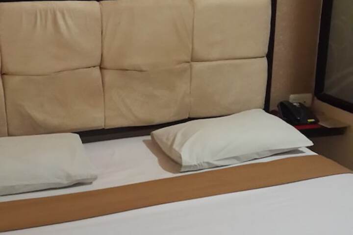Room 6 of 19