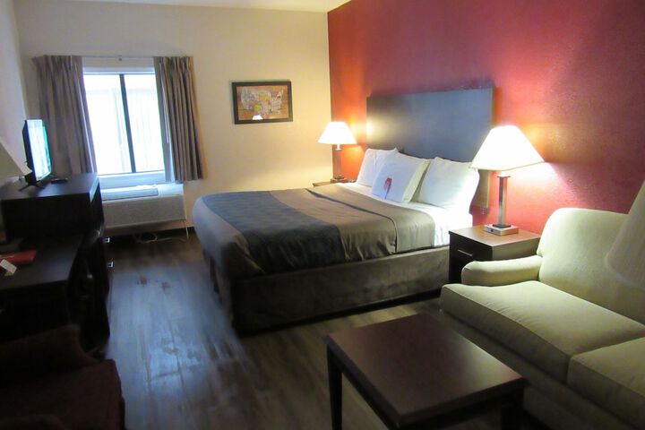1 King Bed (14 of 18)