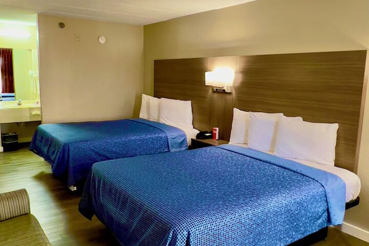2 Queen Beds (4 of 10)