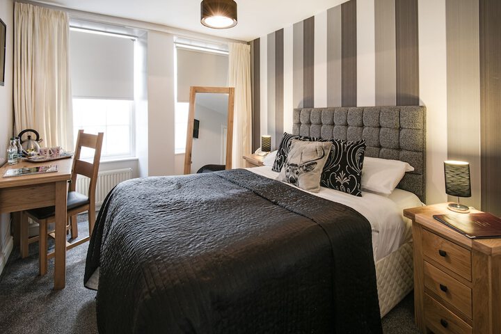 Room 6 of 34