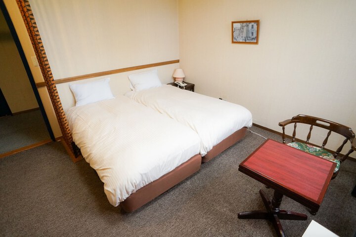 Room 23 of 66
