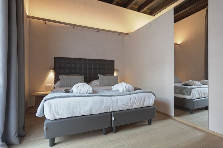 Room 4 of 32