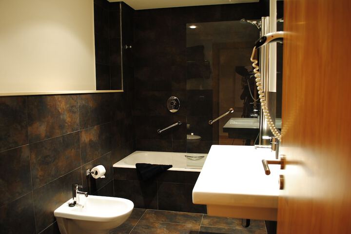Room 72 of 168