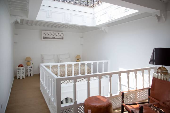 Room 28 of 174