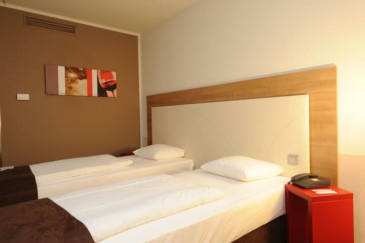 Room 13 of 160
