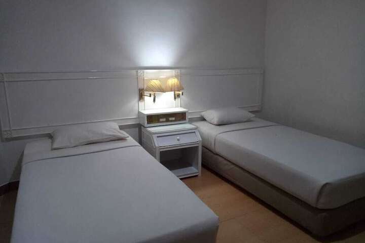 Room 11 of 18