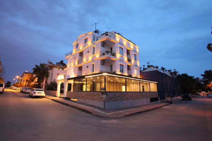 Hotel Exterior 27 of 27