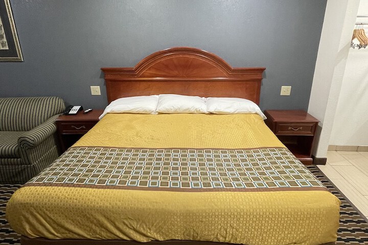 Room 4 of 25