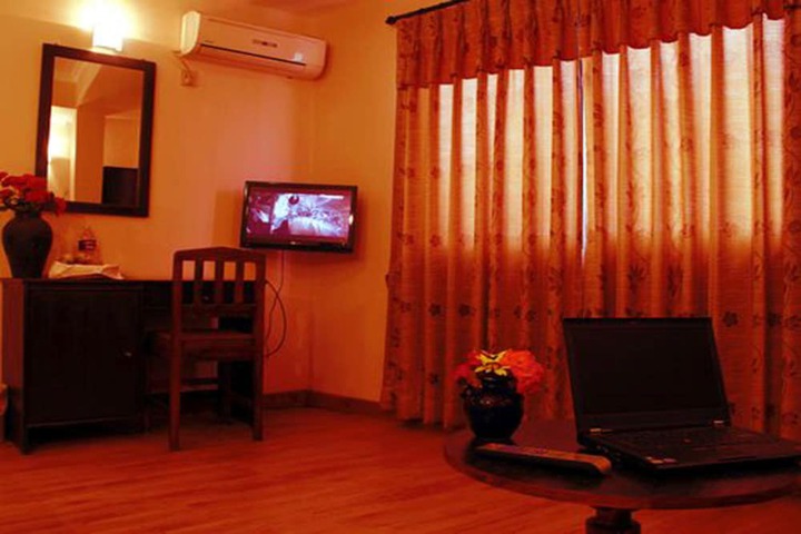 Room 12 of 25