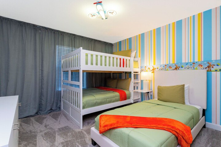 Room 22 of 65